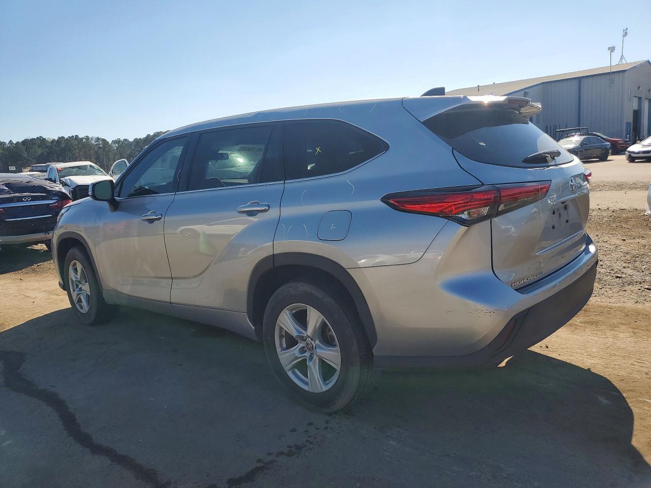 2022 TOYOTA HIGHLANDER L photo 2