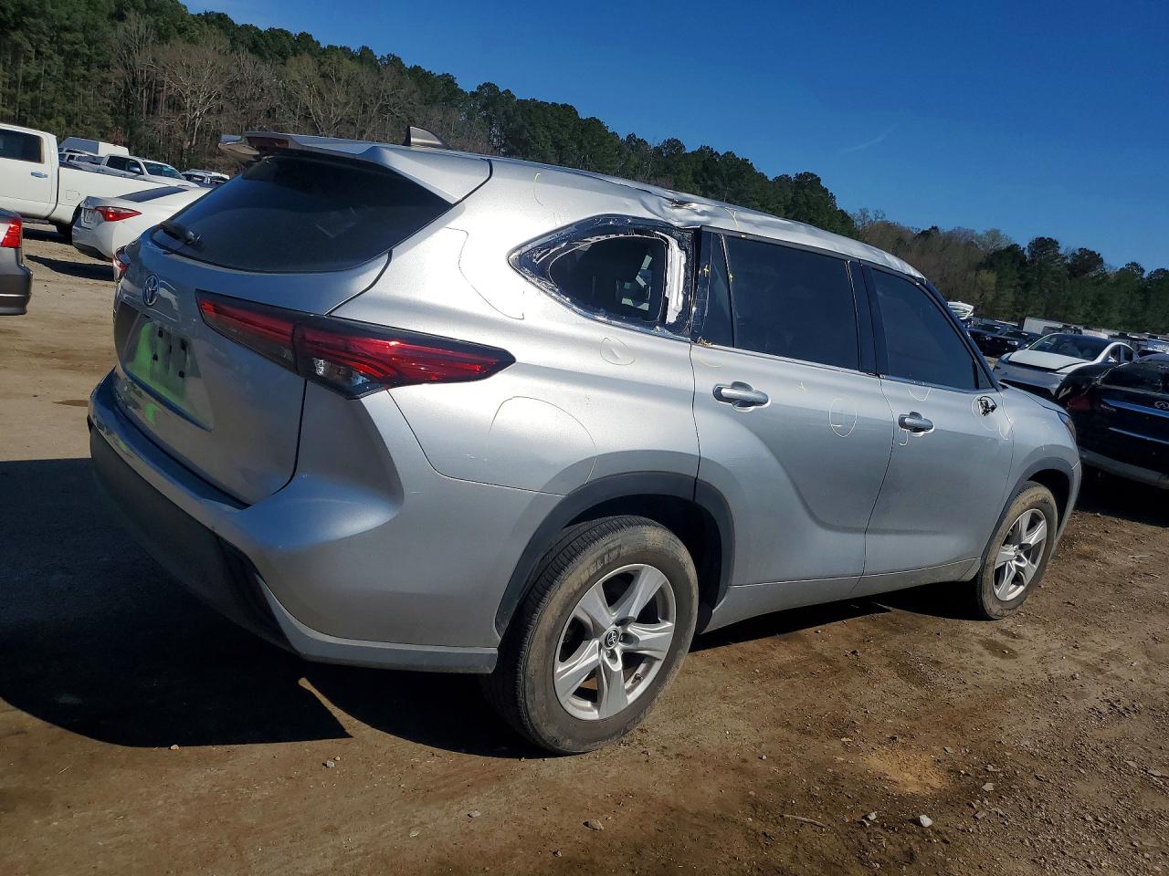 2022 TOYOTA HIGHLANDER L photo 3