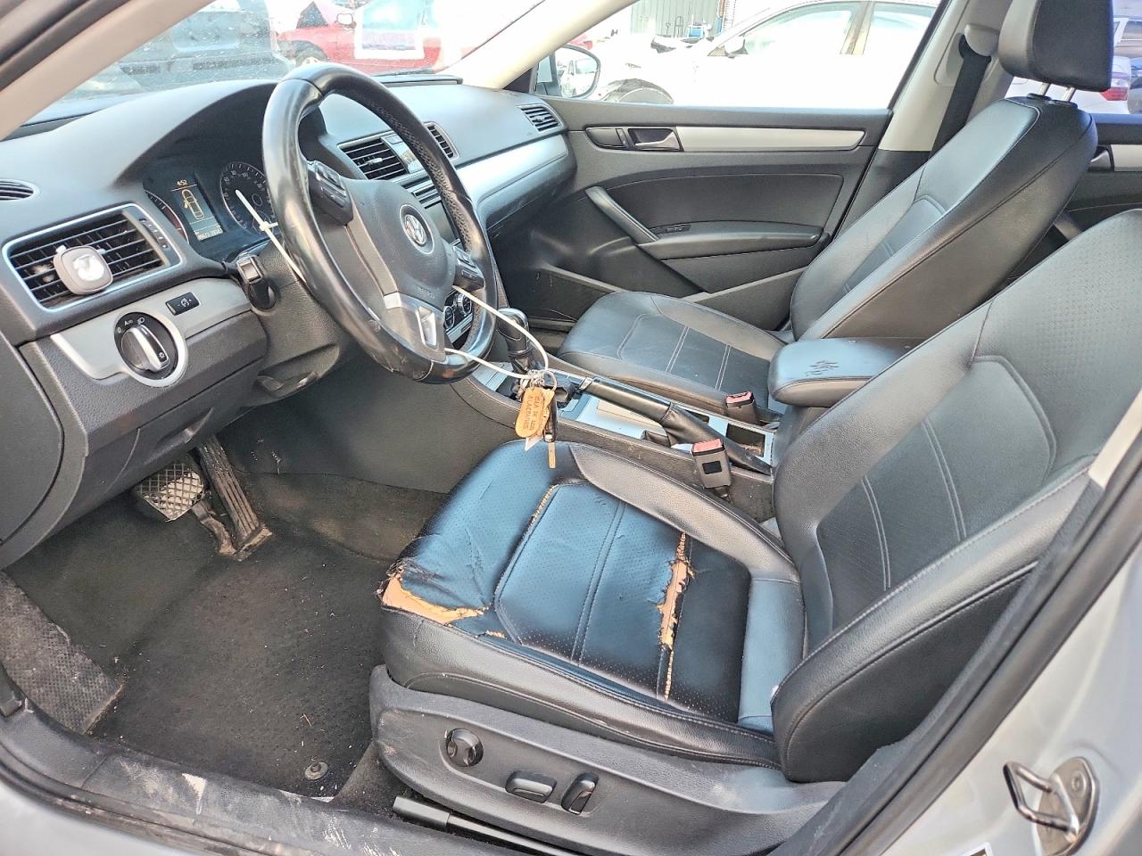 2012 VOLKSWAGEN PASSAT photo 13