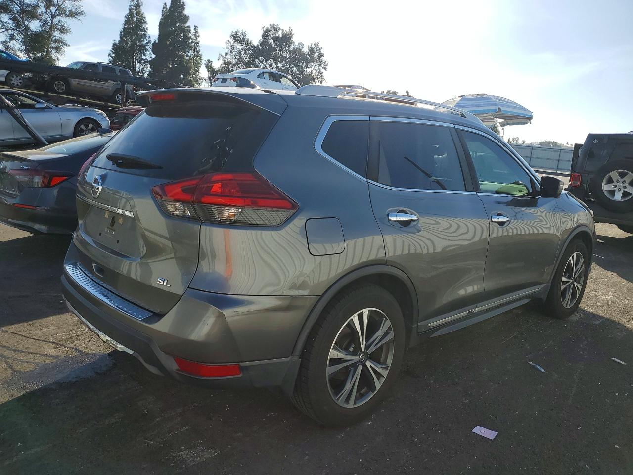2017 NISSAN ROGUE SL photo 5