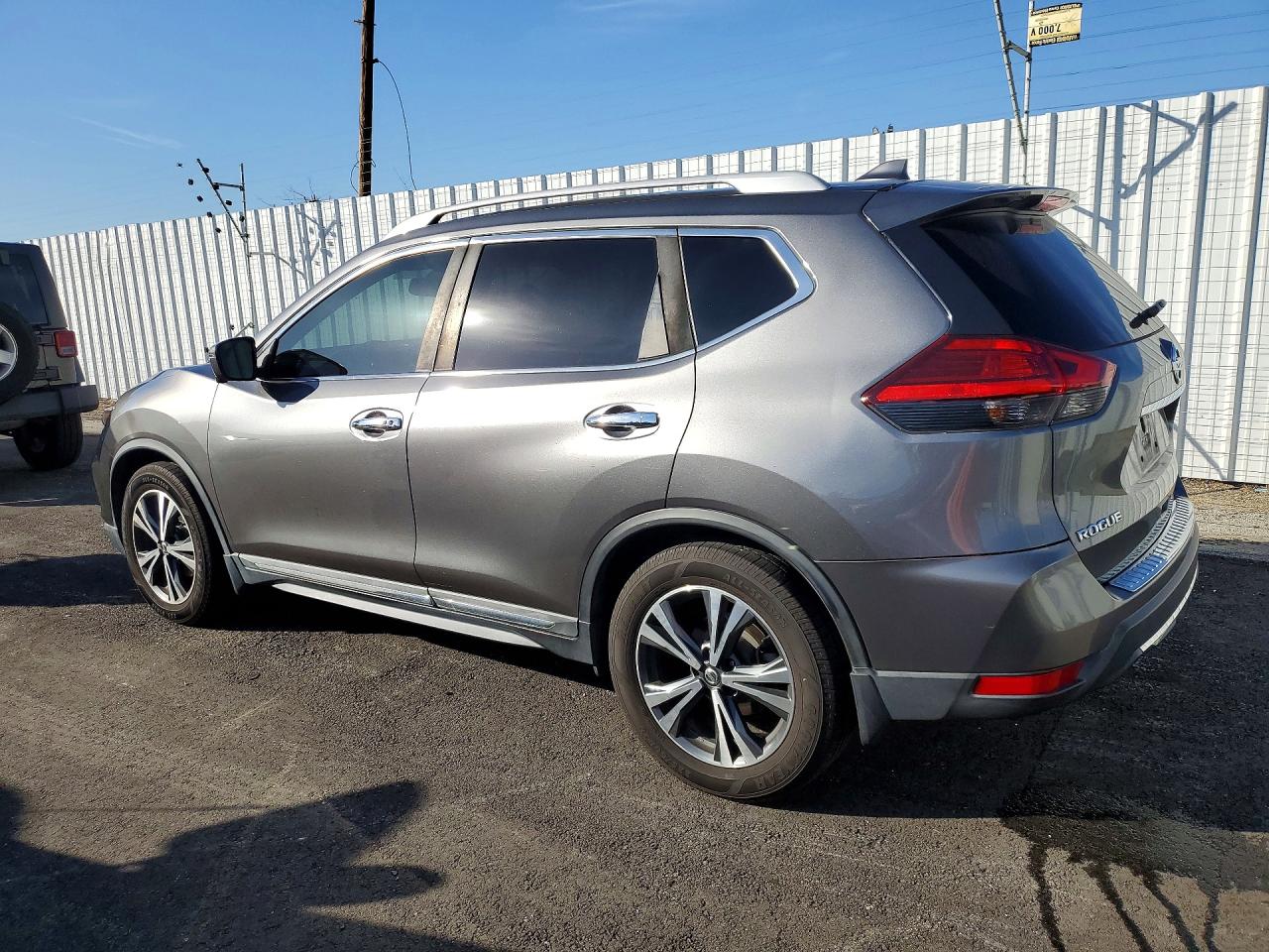 2017 NISSAN ROGUE SL photo 3