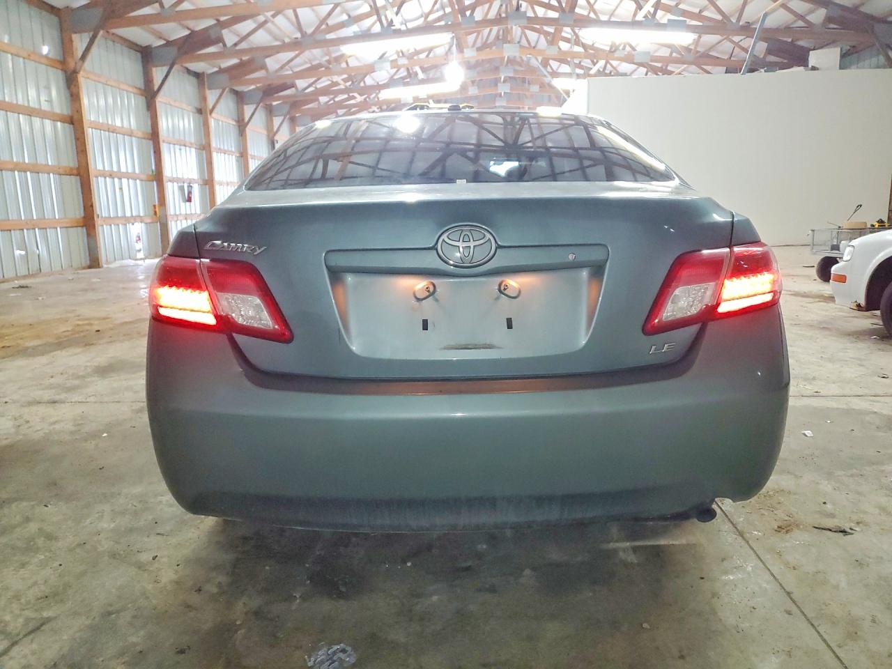 2011 TOYOTA CAMRY LE photo 6