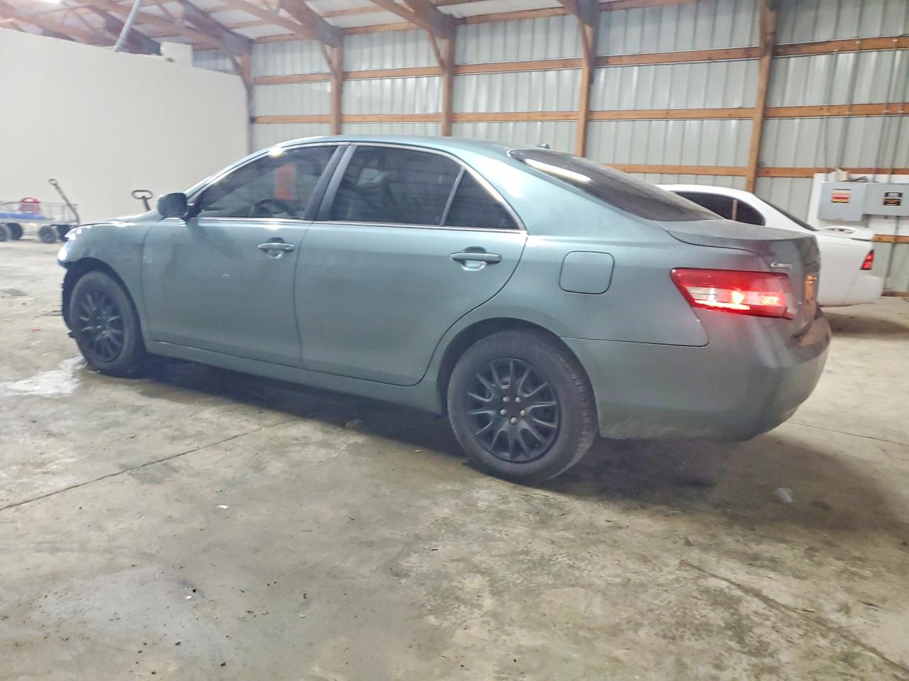 2011 TOYOTA CAMRY LE photo 2