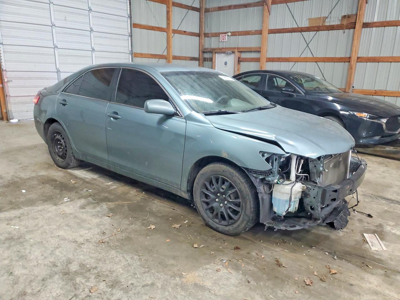 2011 TOYOTA CAMRY LE photo 4