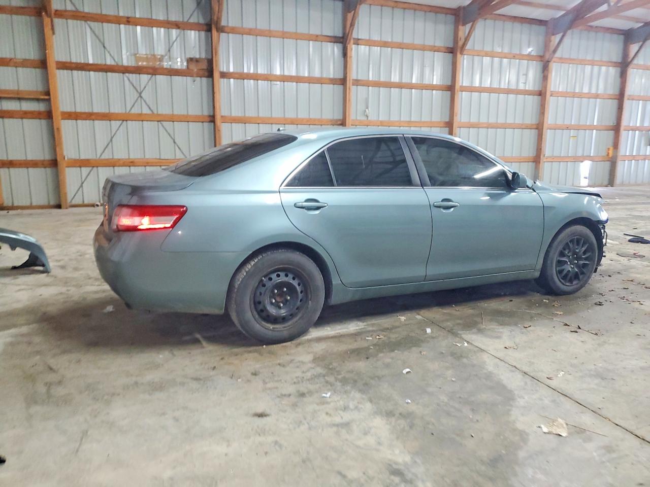 2011 TOYOTA CAMRY LE photo 3