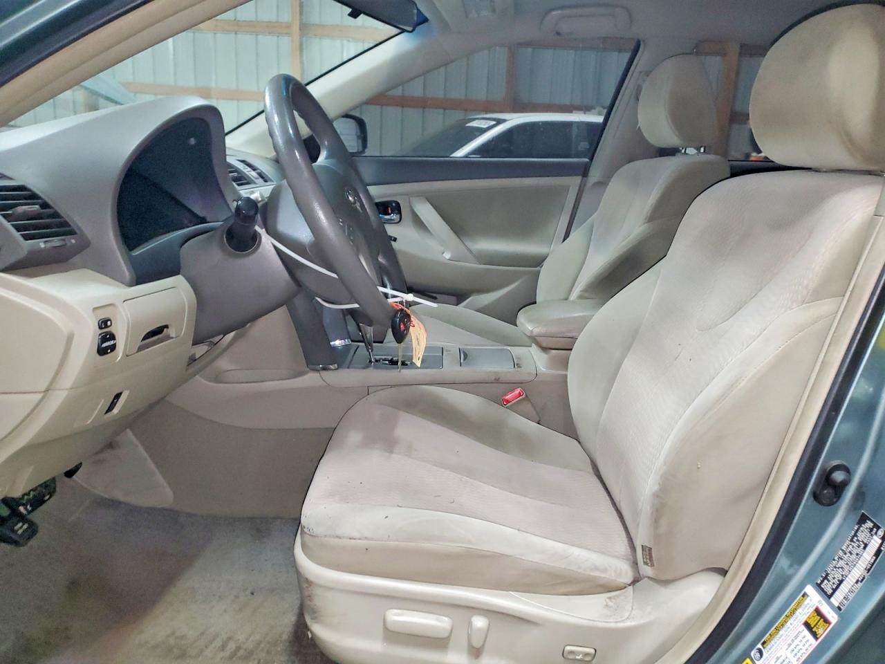 2011 TOYOTA CAMRY LE photo 7