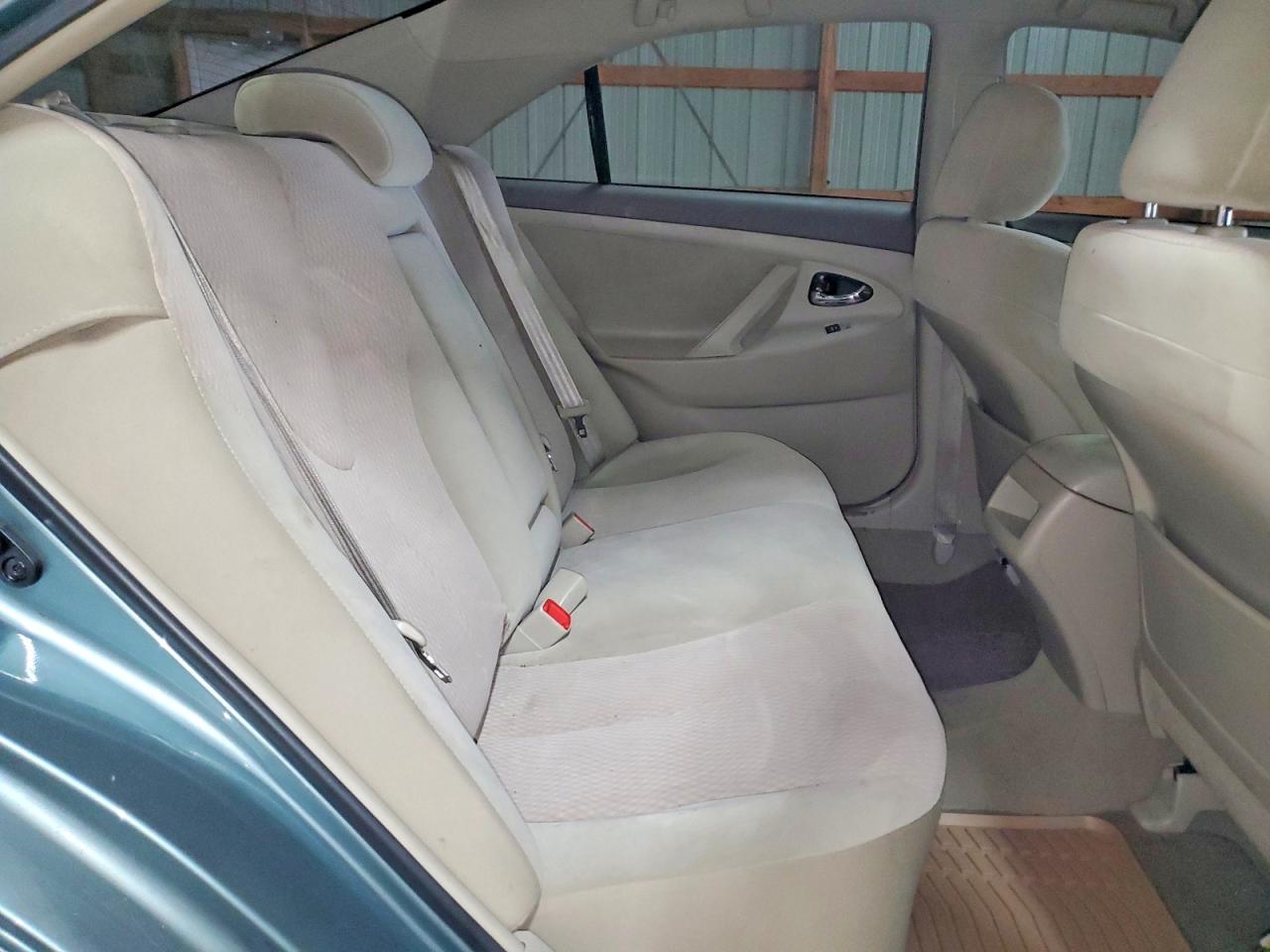 2011 TOYOTA CAMRY LE photo 10