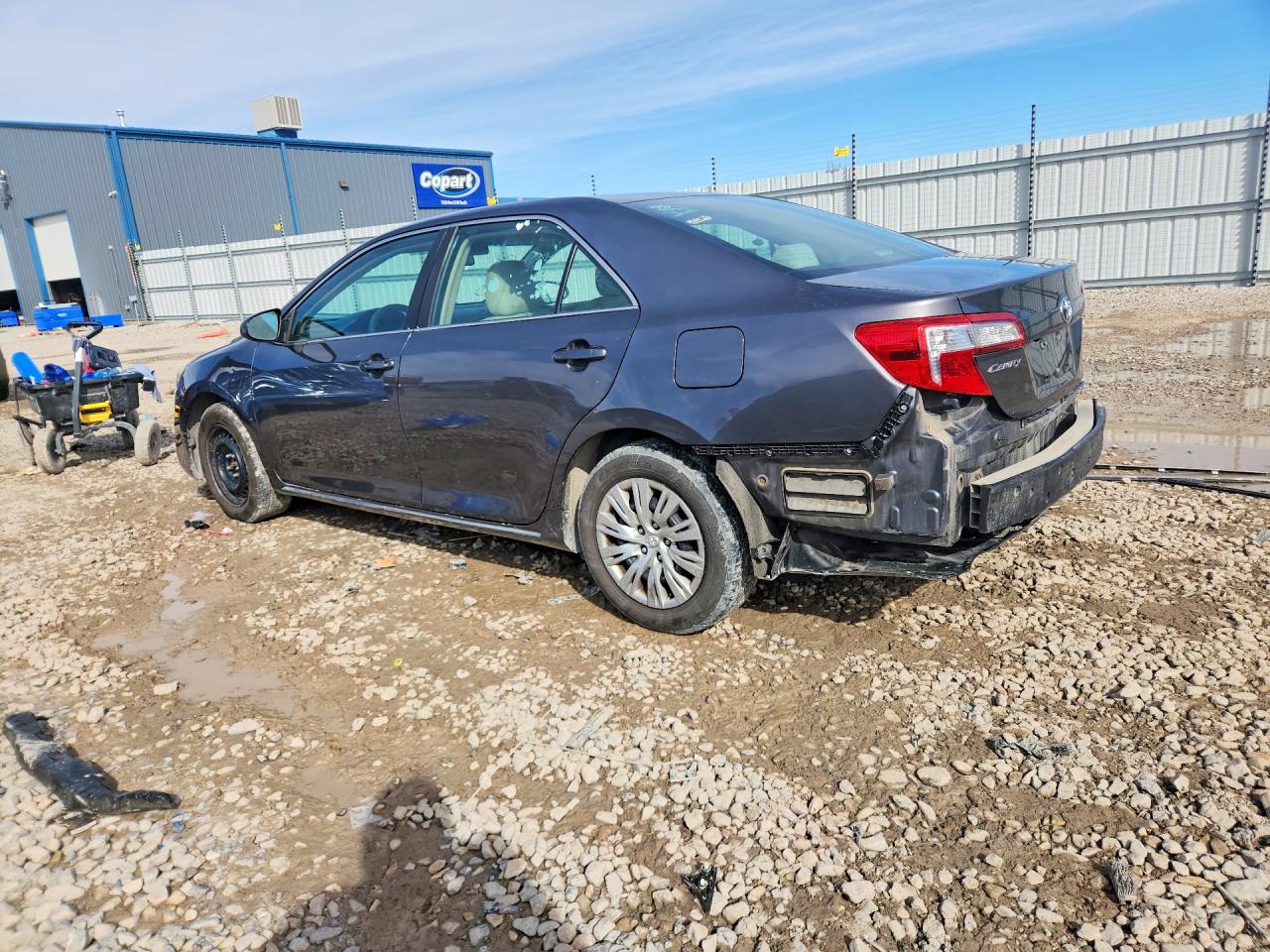 2014 TOYOTA CAMRY LE photo 3