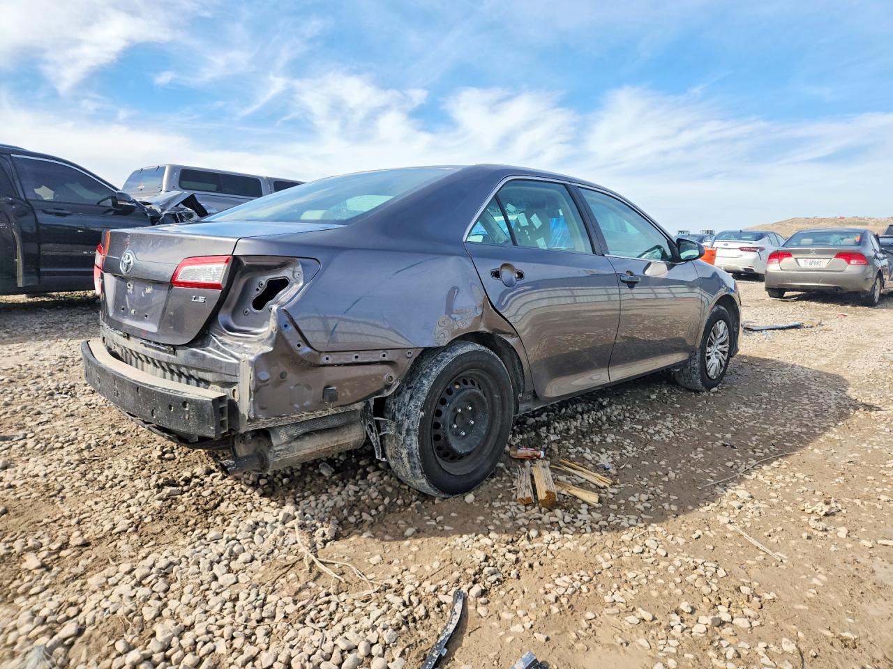 2014 TOYOTA CAMRY LE photo 5