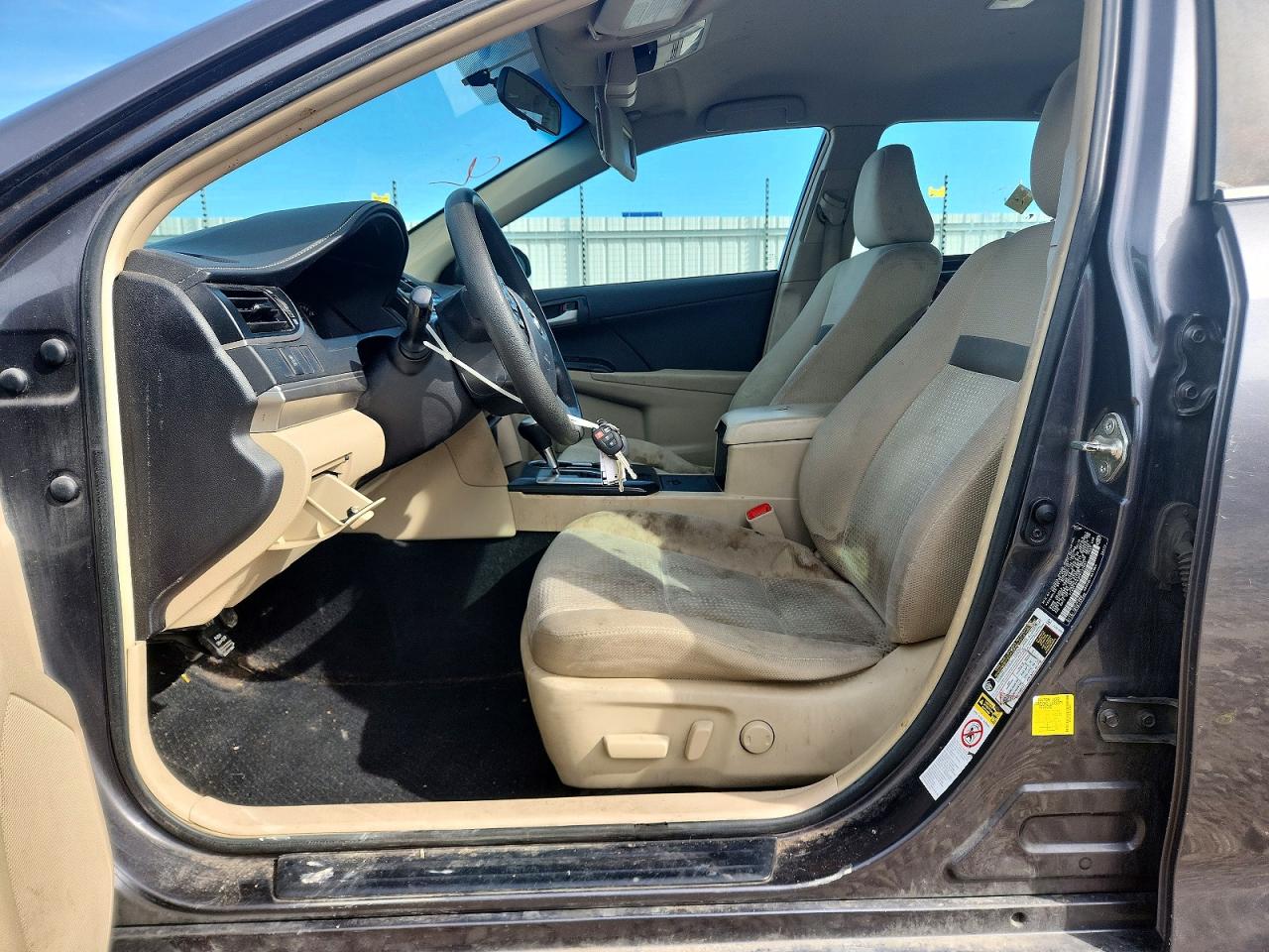 2014 TOYOTA CAMRY LE photo 13