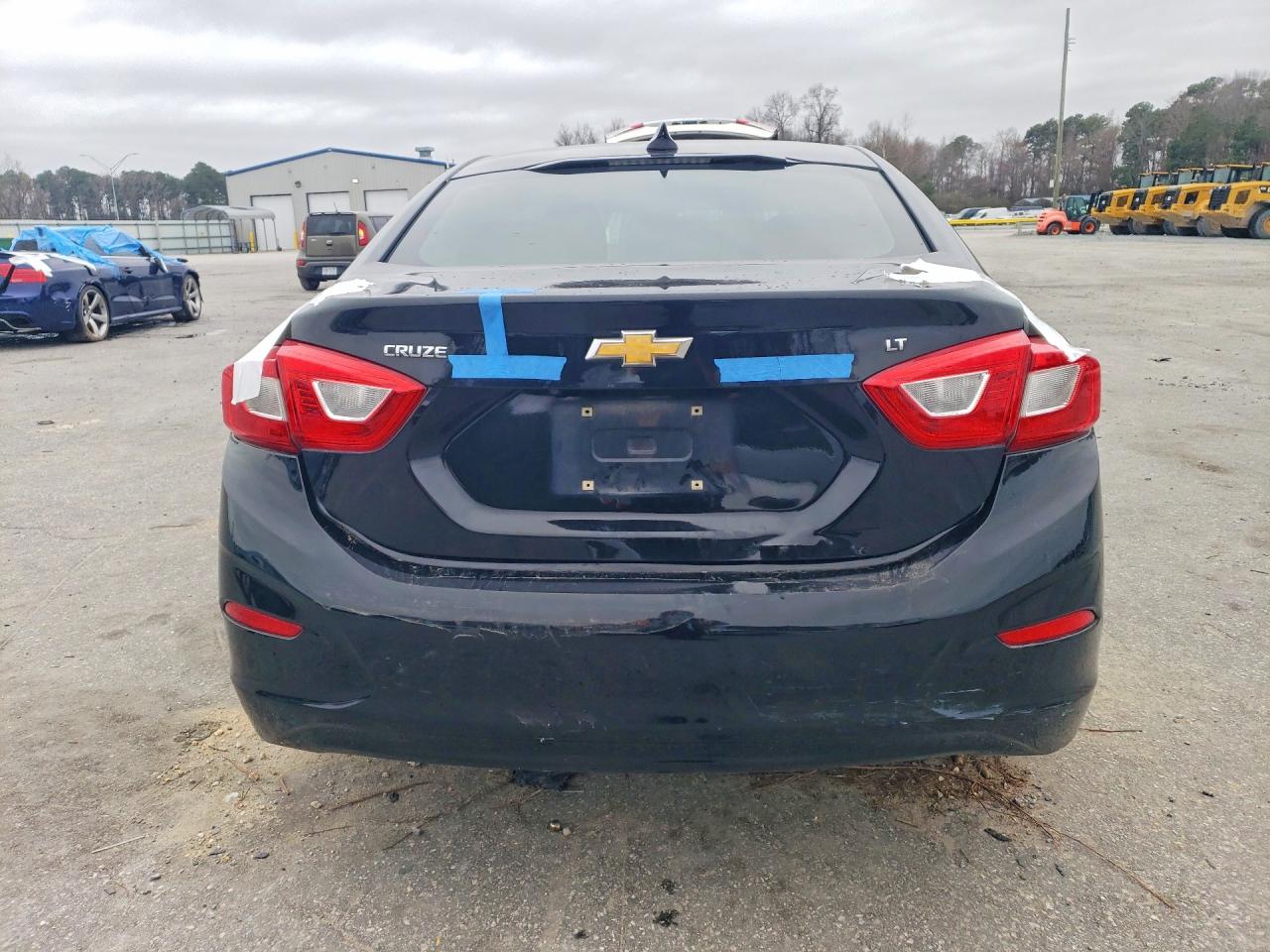 2017 CHEVROLET CRUZE LT photo 6