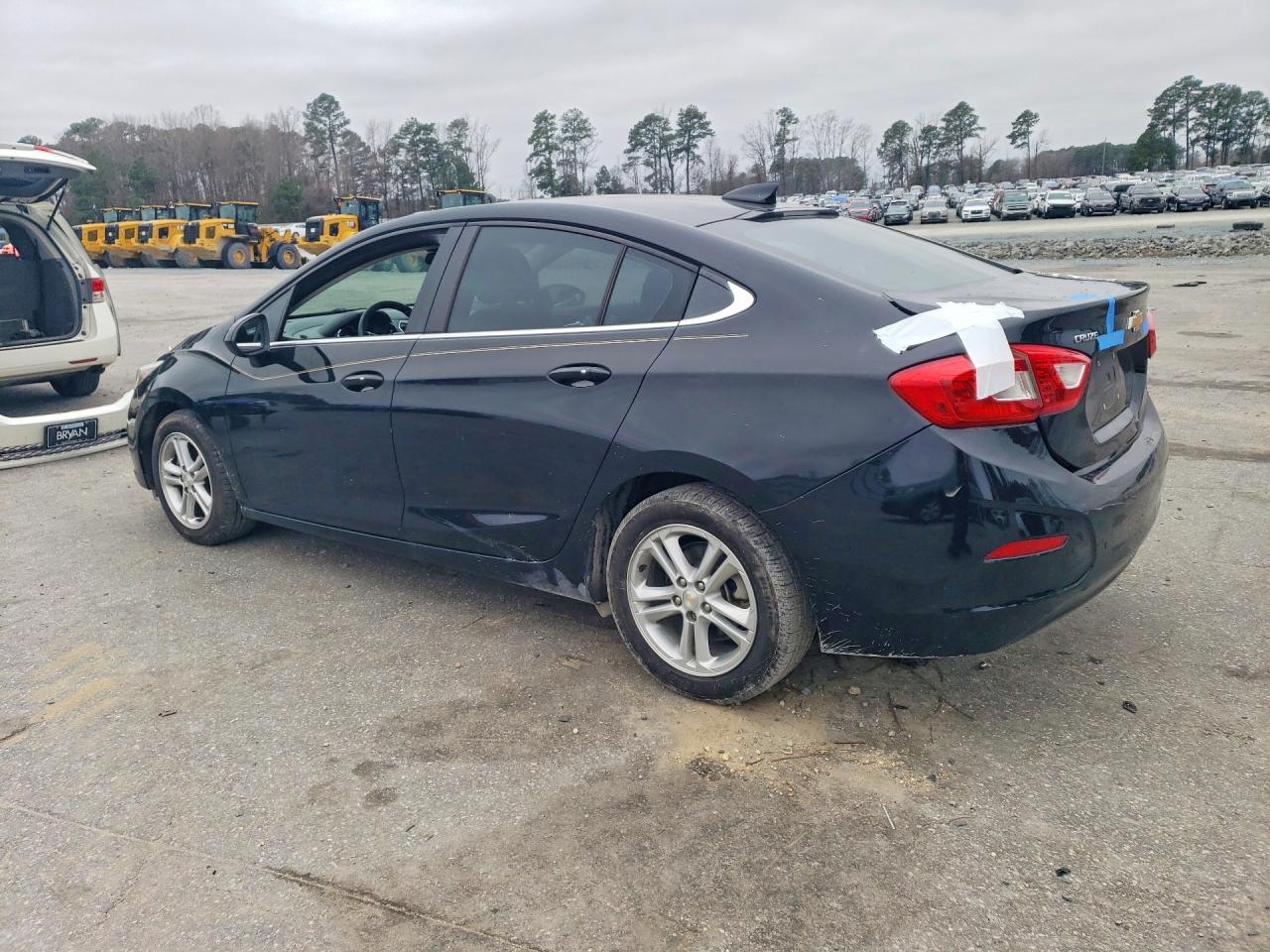 2017 CHEVROLET CRUZE LT photo 2