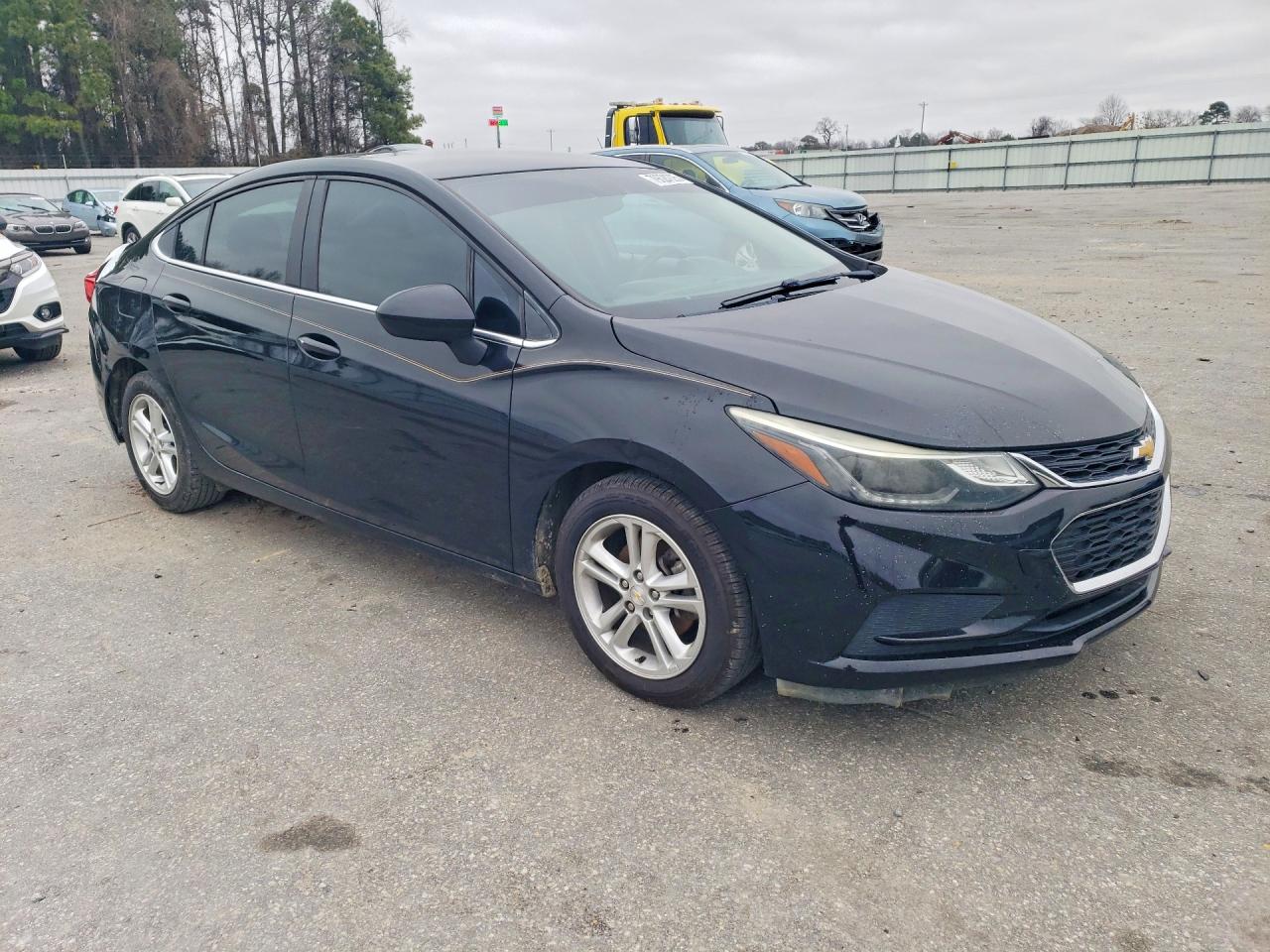 2017 CHEVROLET CRUZE LT photo 4