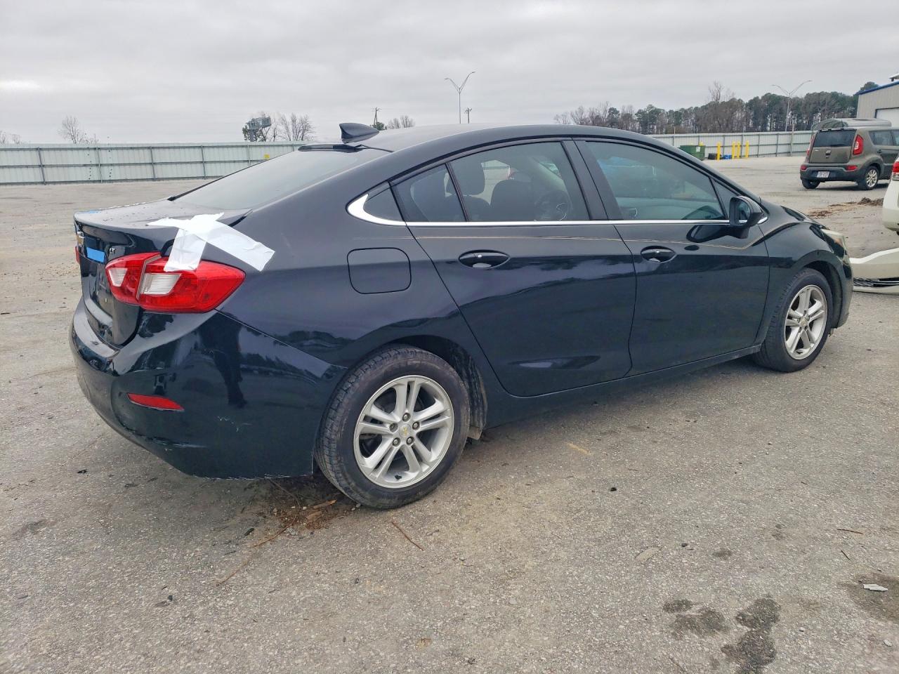 2017 CHEVROLET CRUZE LT photo 3