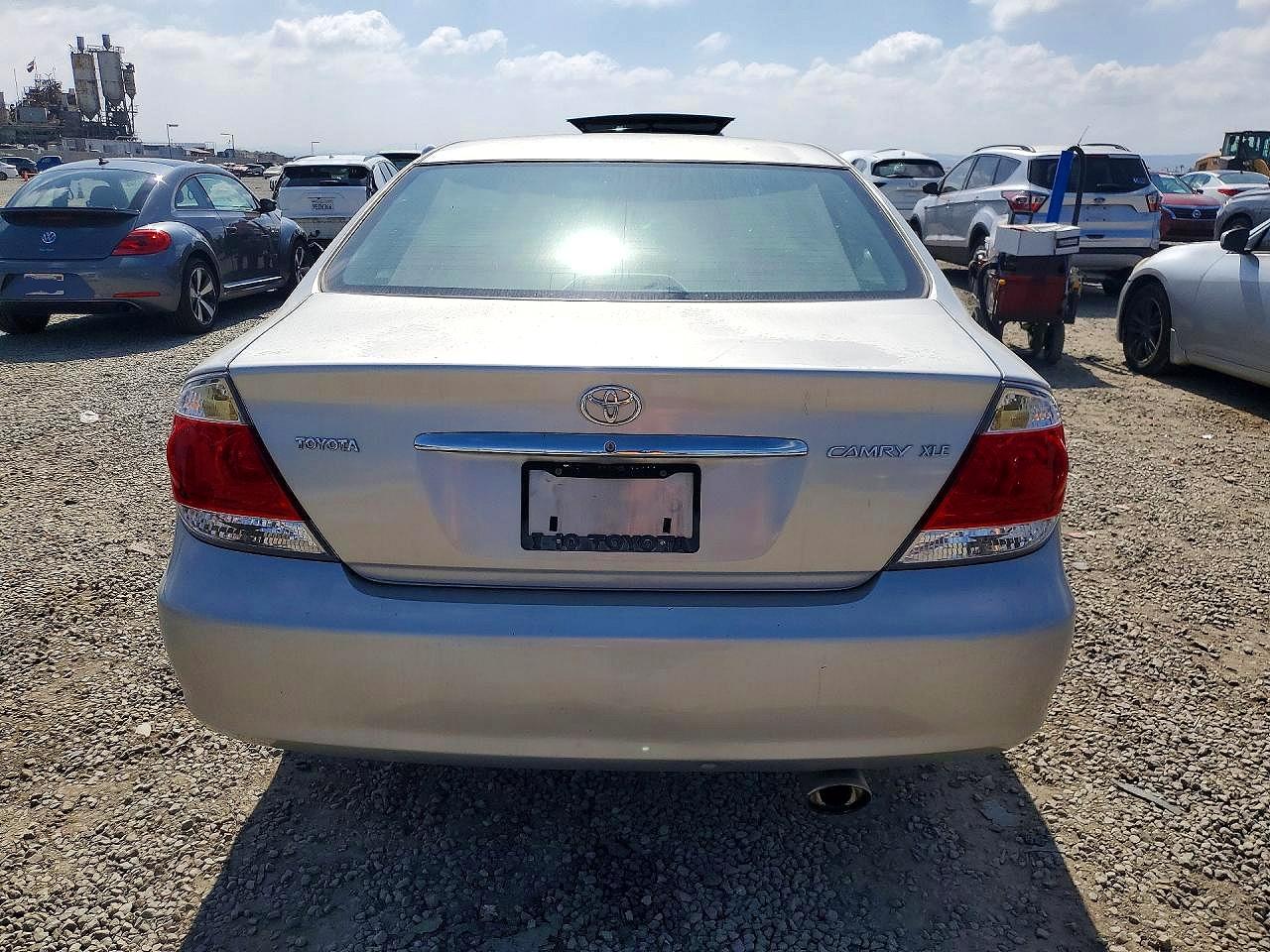 2006 TOYOTA CAMRY XLE photo 11