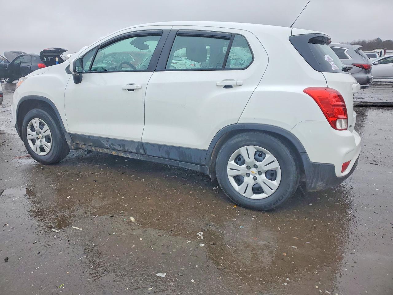 2018 CHEVROLET TRAX LS photo 3