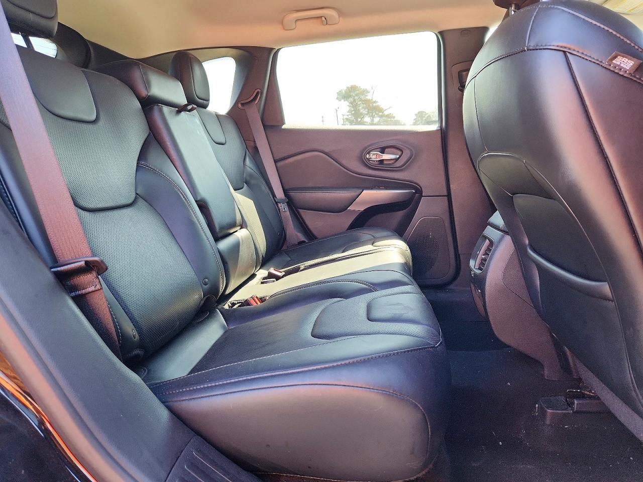 2019 JEEP CHEROKEE LIMITED photo 11