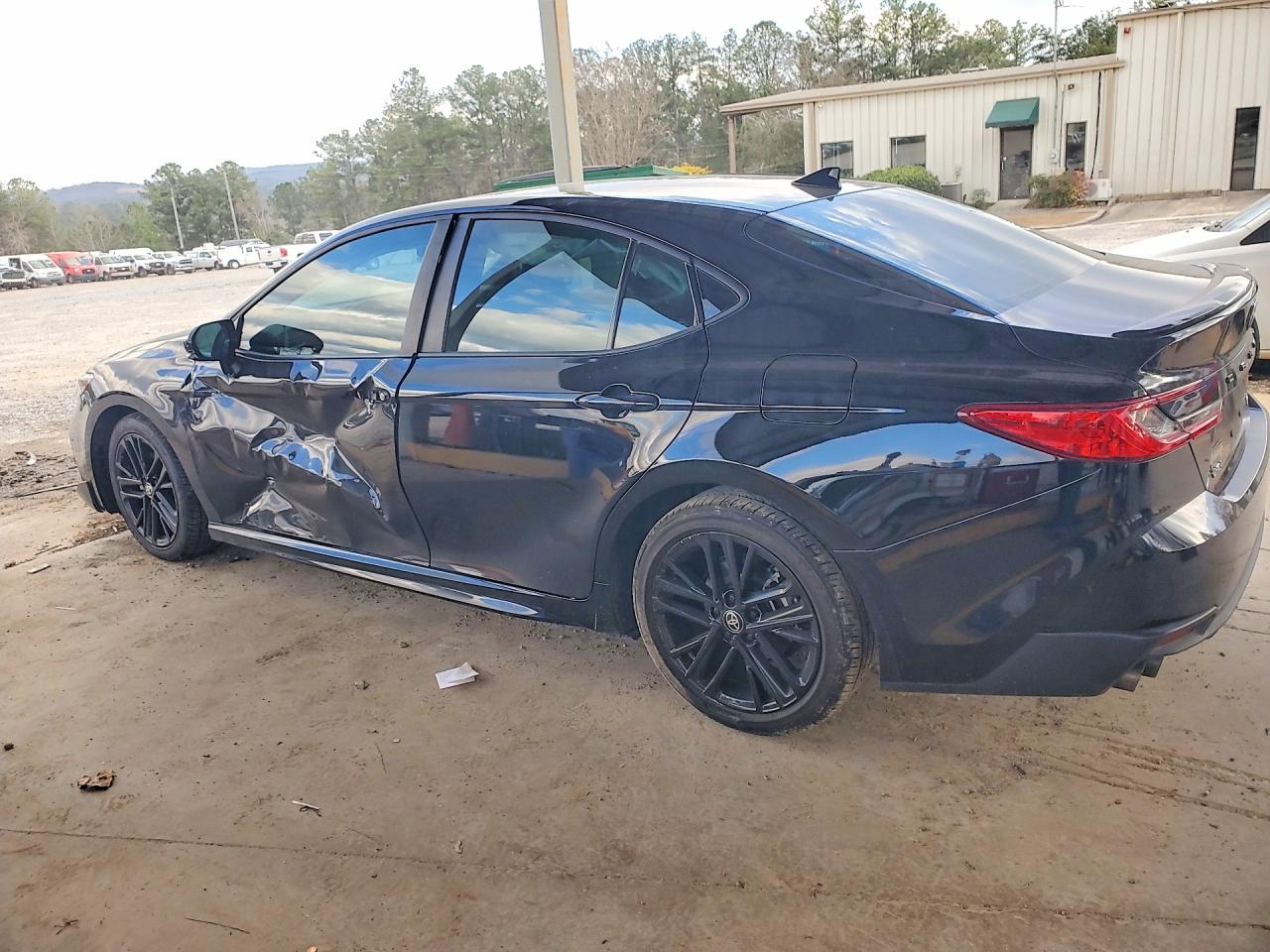 2025 TOYOTA CAMRY SE photo 3