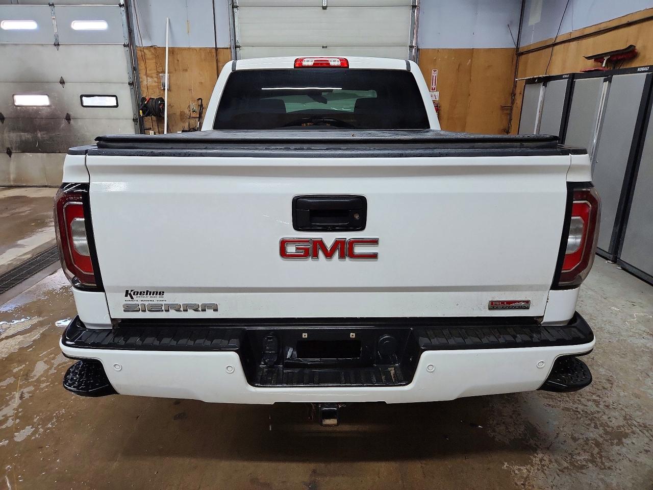 2017 GMC SIERRA K1500 SLT photo 6