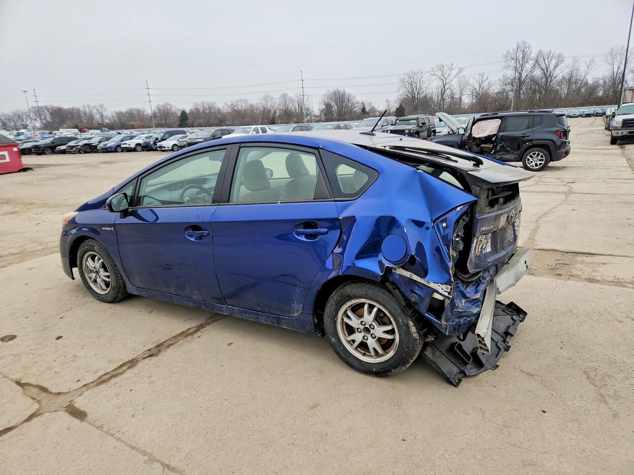 2011 TOYOTA PRIUS TWO photo 3