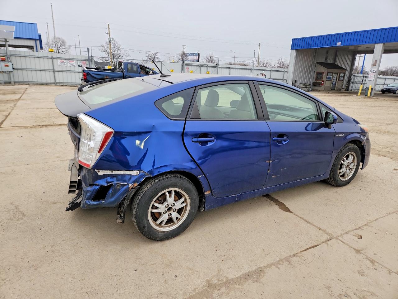 2011 TOYOTA PRIUS TWO photo 5