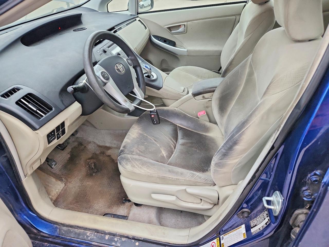 2011 TOYOTA PRIUS TWO photo 13