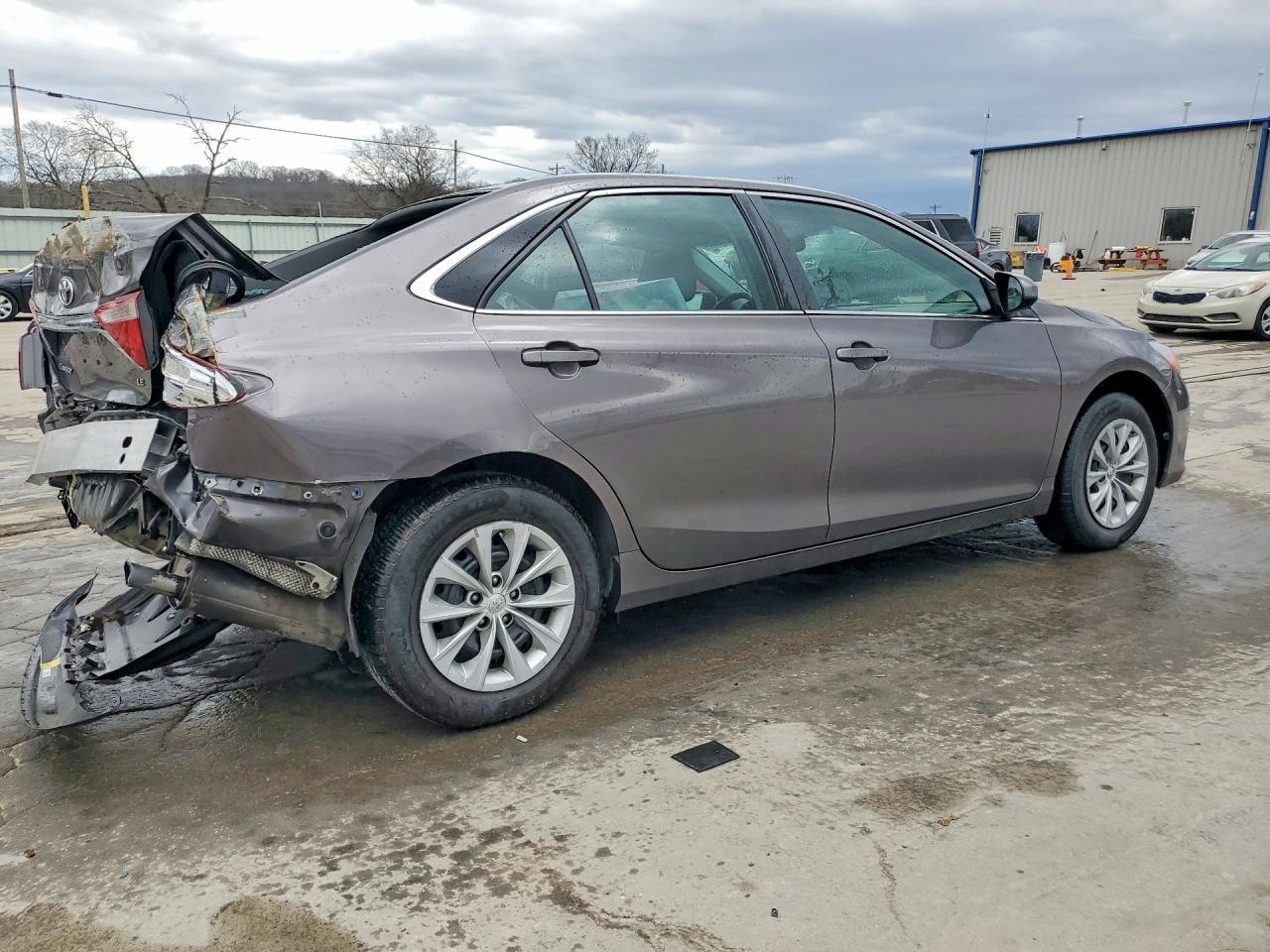 2017 TOYOTA CAMRY LE photo 9