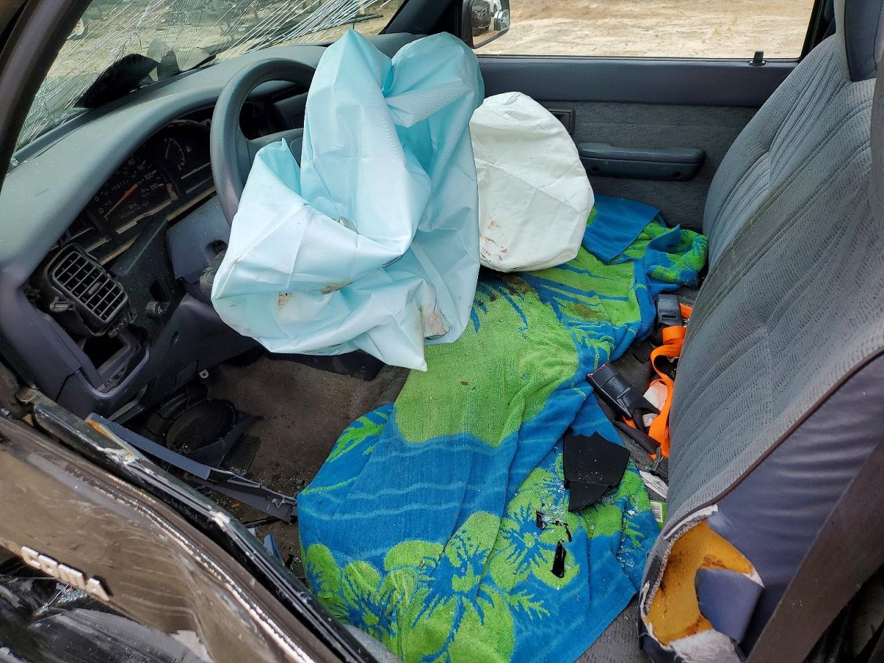 1998 TOYOTA TACOMA BASE photo 8