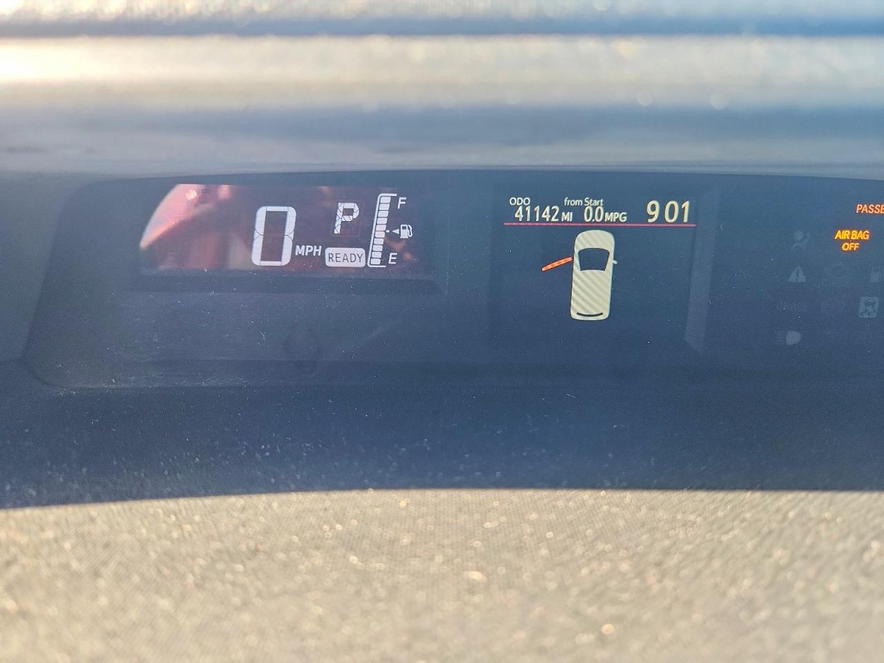 2016 TOYOTA PRIUS photo 9