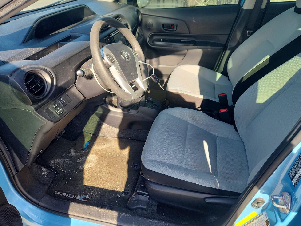 2016 TOYOTA PRIUS photo 7