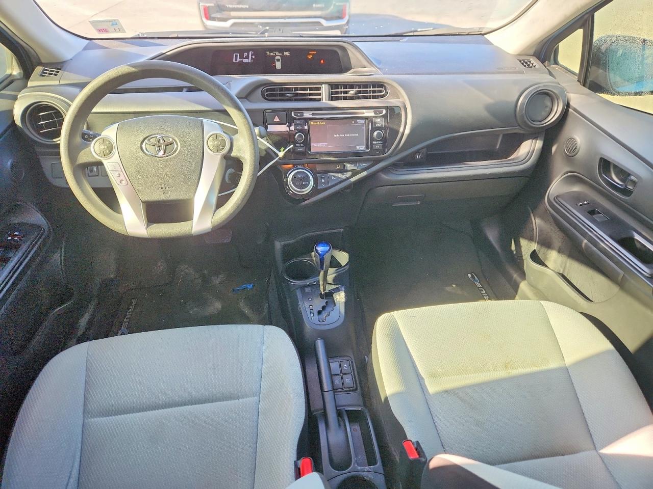 2016 TOYOTA PRIUS photo 8