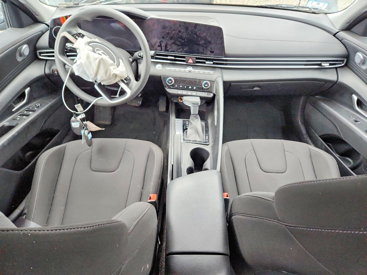 2024 HYUNDAI ELANTRA SEL photo 15