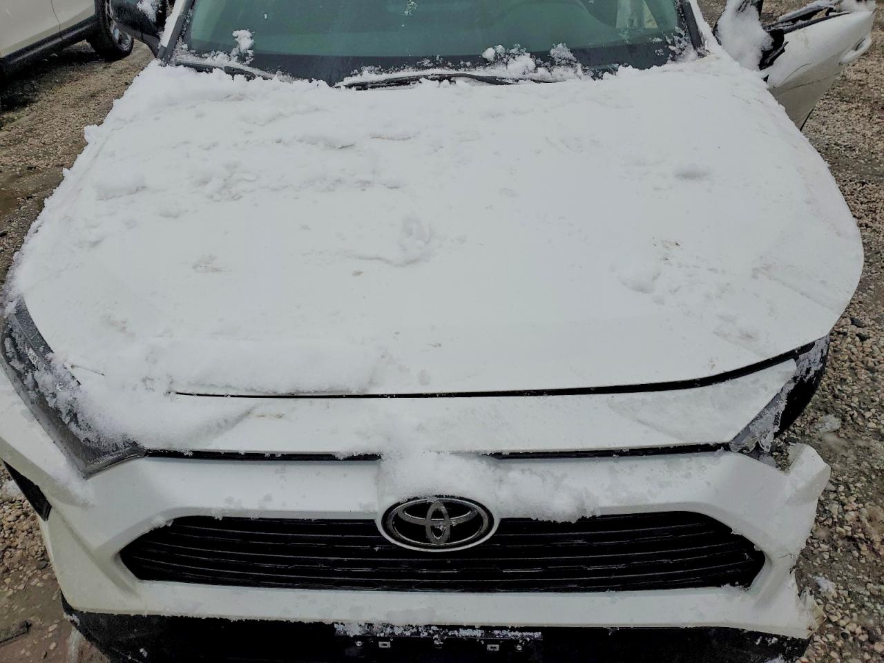 2022 TOYOTA RAV4 LE photo 23