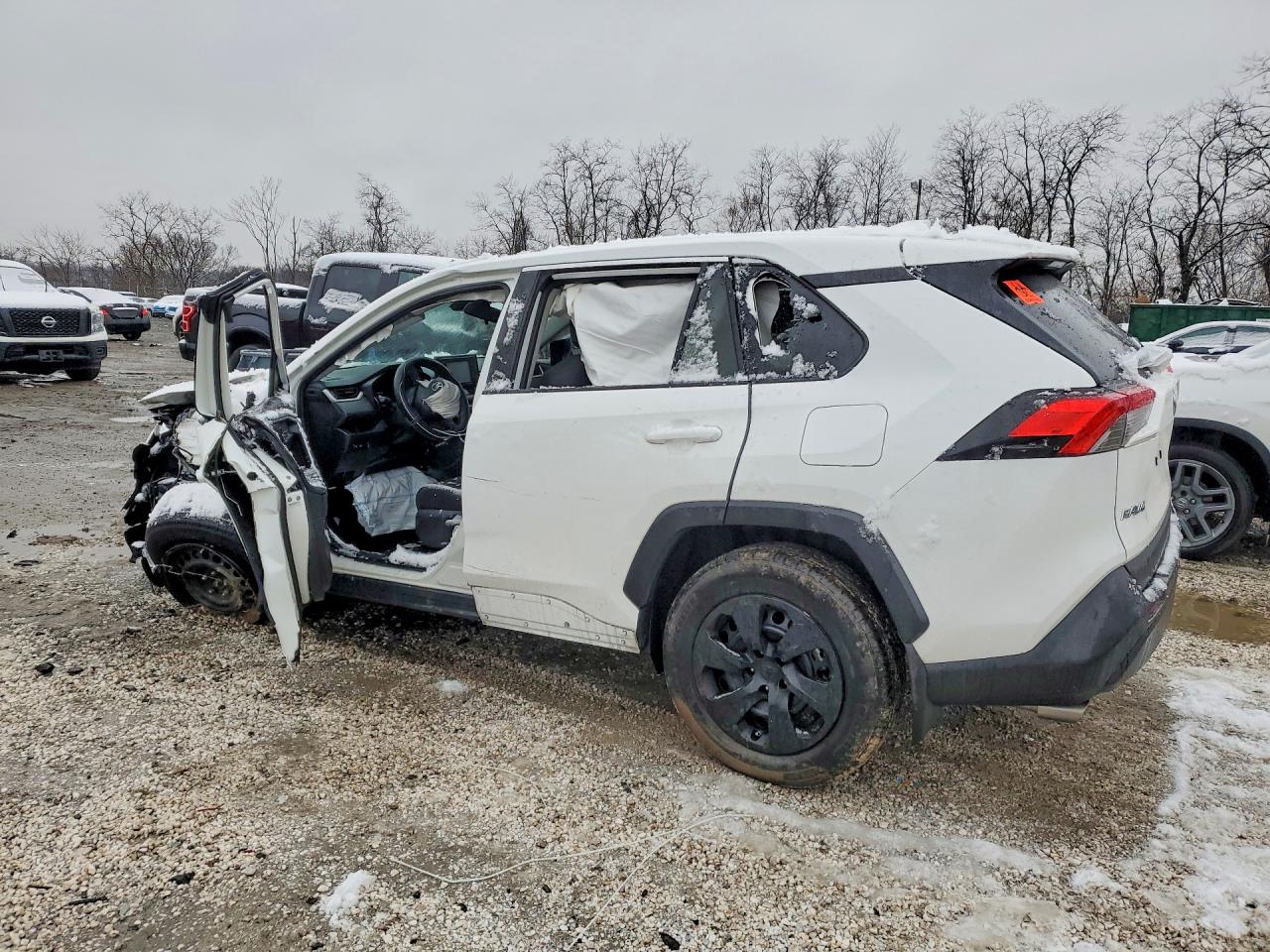 2022 TOYOTA RAV4 LE photo 3