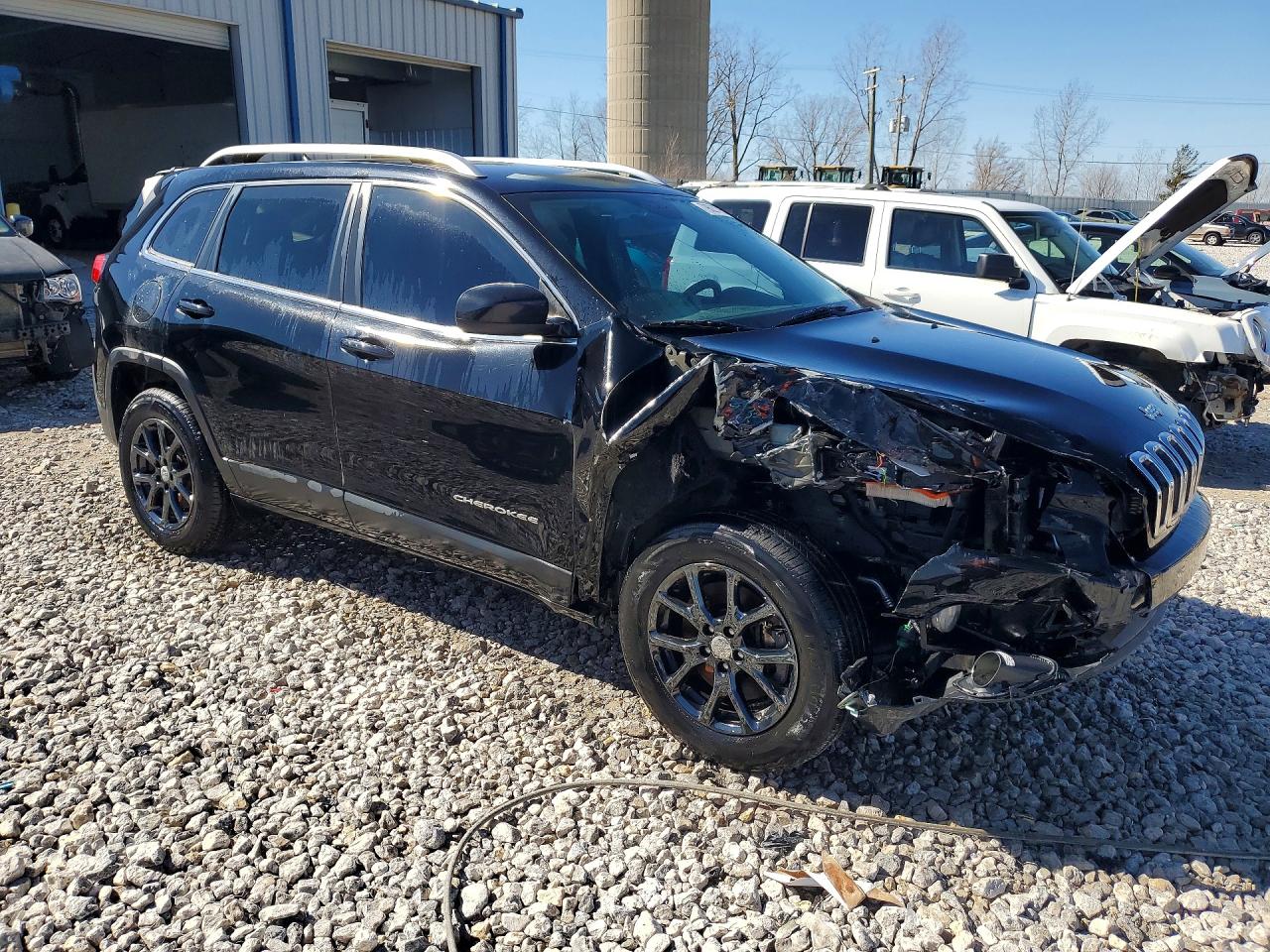 2017 JEEP CHEROKEE LATITUDE photo 4