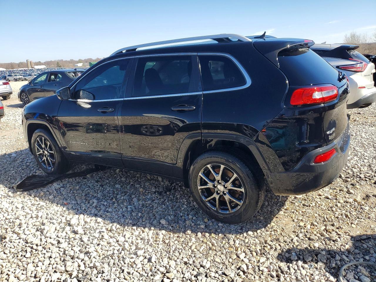 2017 JEEP CHEROKEE LATITUDE photo 2