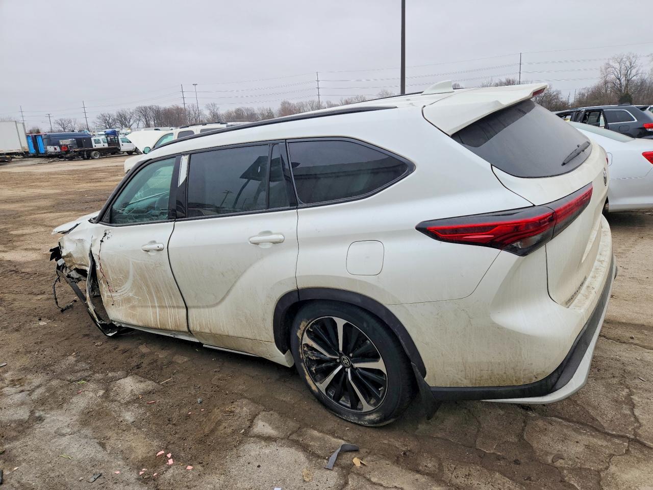 2021 TOYOTA HIGHLANDER XSE photo 3