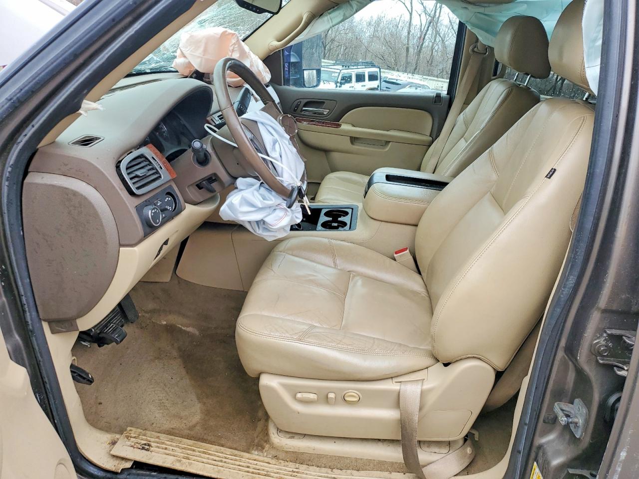 2011 CHEVROLET SUBURBAN K2500 LT photo 13