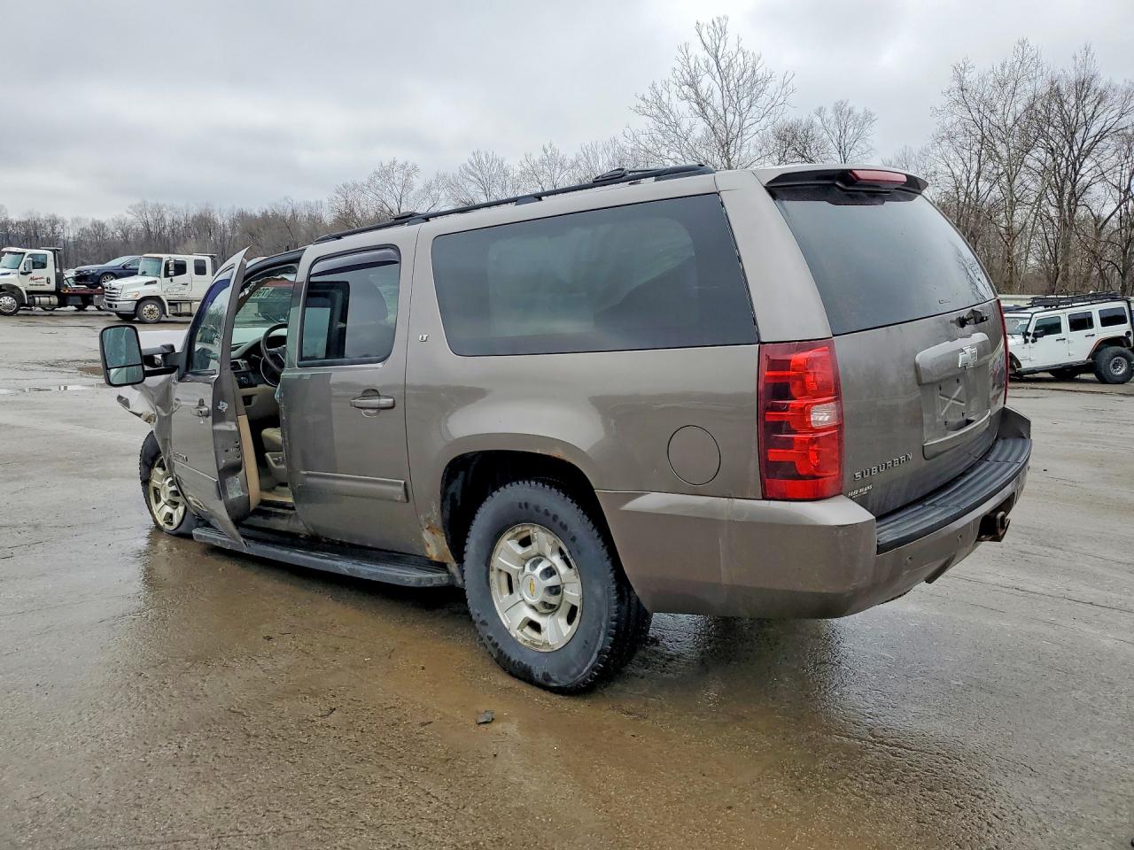 2011 CHEVROLET SUBURBAN K2500 LT photo 3
