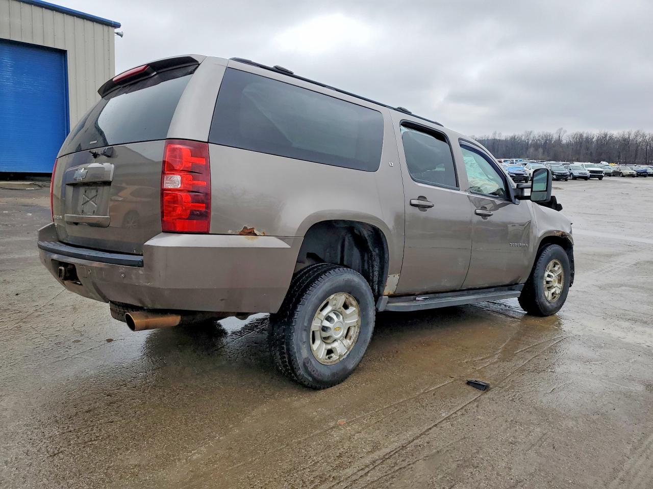 2011 CHEVROLET SUBURBAN K2500 LT photo 5