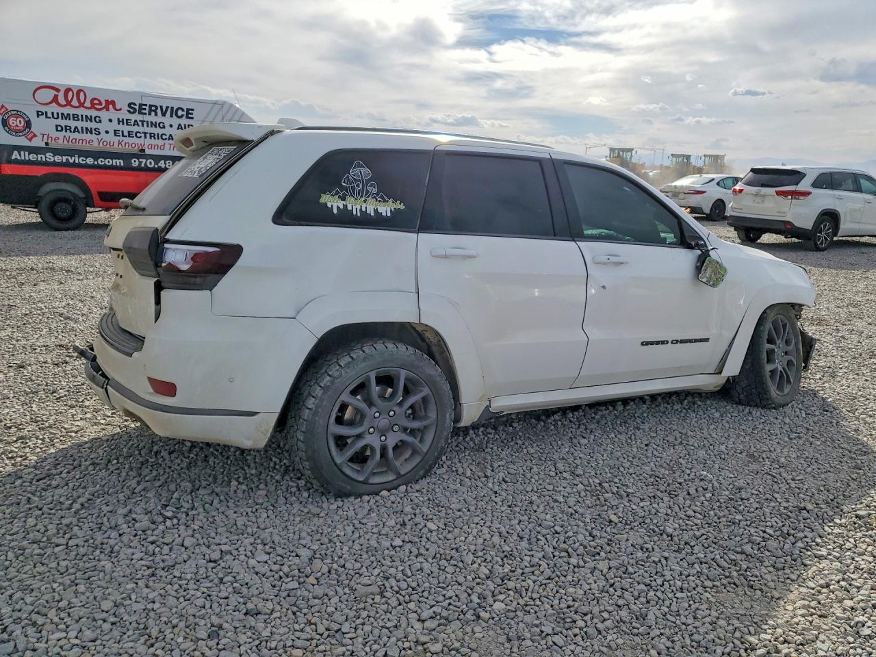 2020 JEEP GRAND CHEROKEE OVERLAND photo 3