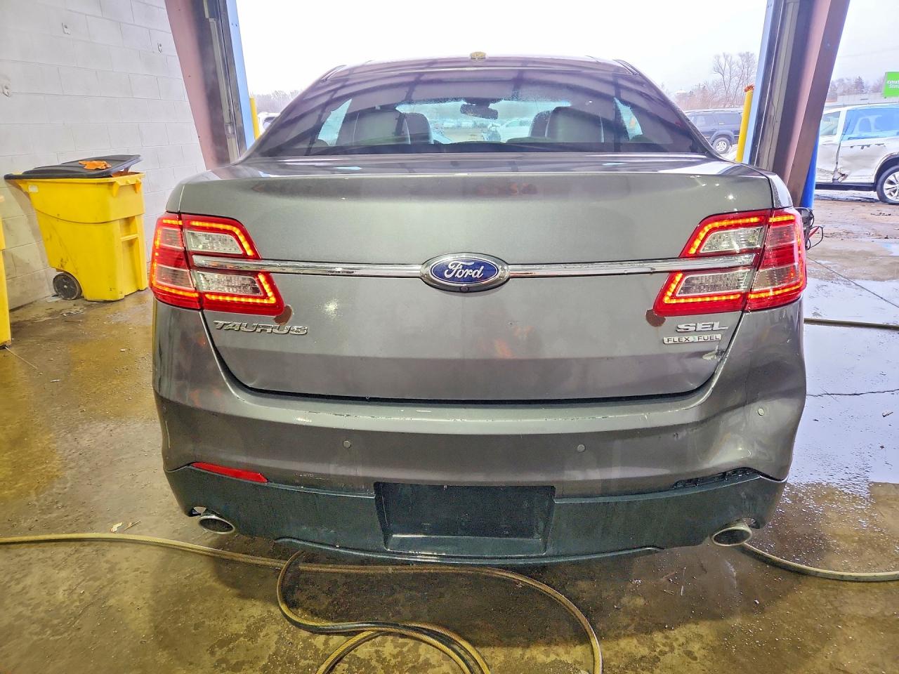 2014 FORD TAURUS SEL photo 16