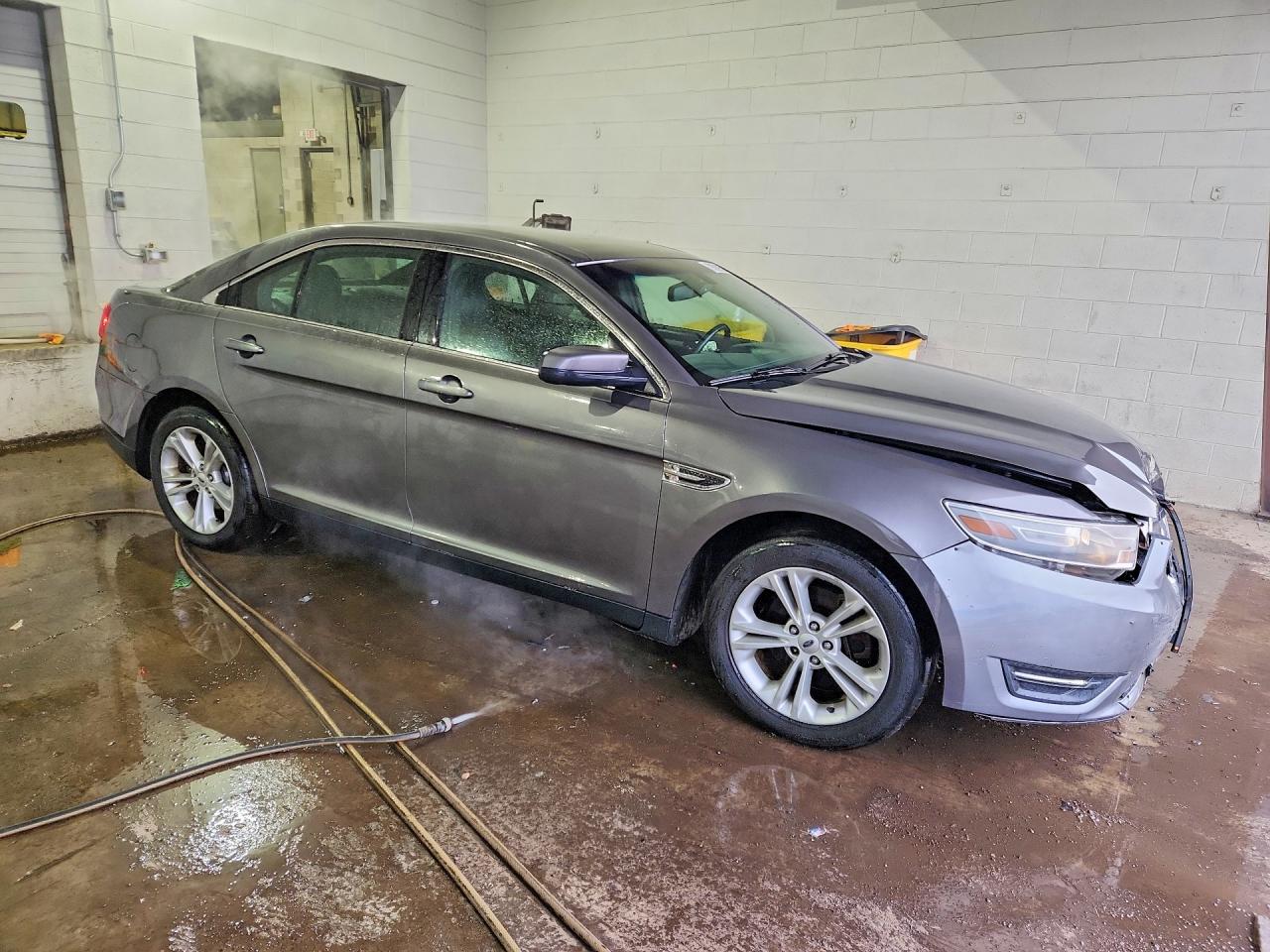2014 FORD TAURUS SEL photo 10