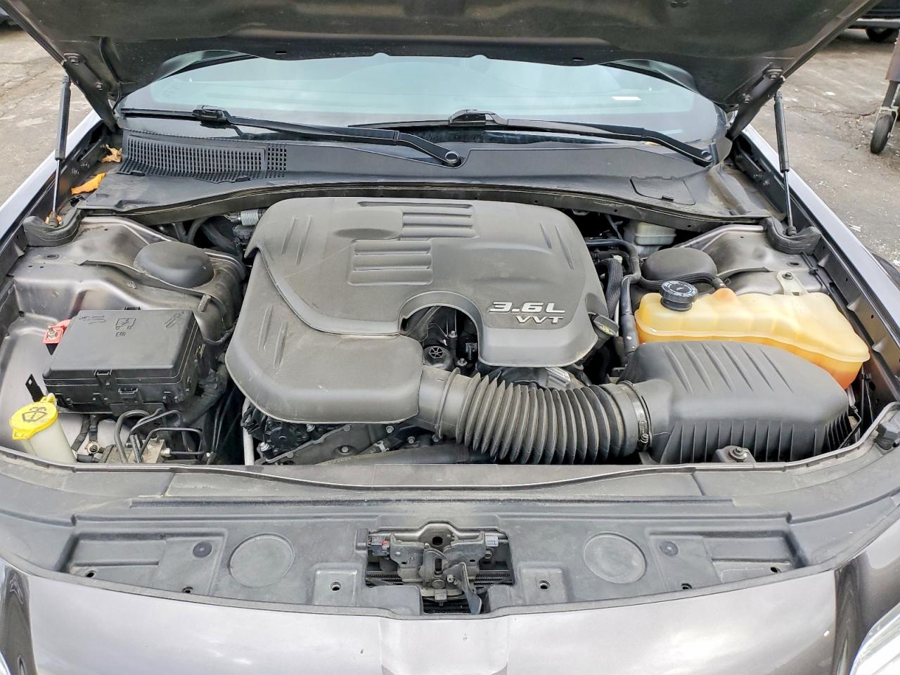 2014 CHRYSLER 300 photo 31