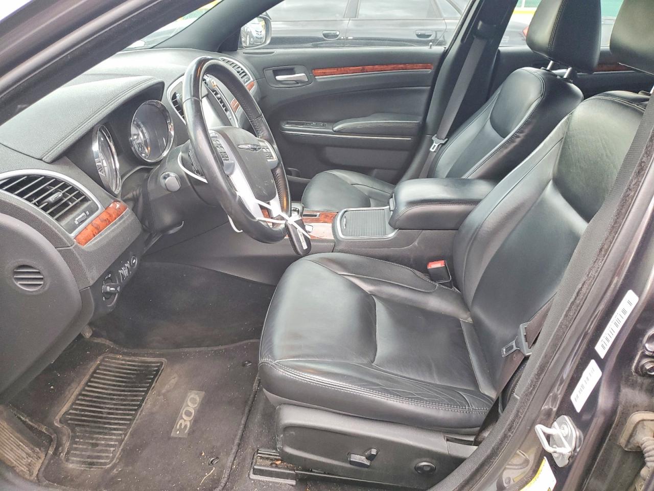 2014 CHRYSLER 300 photo 19