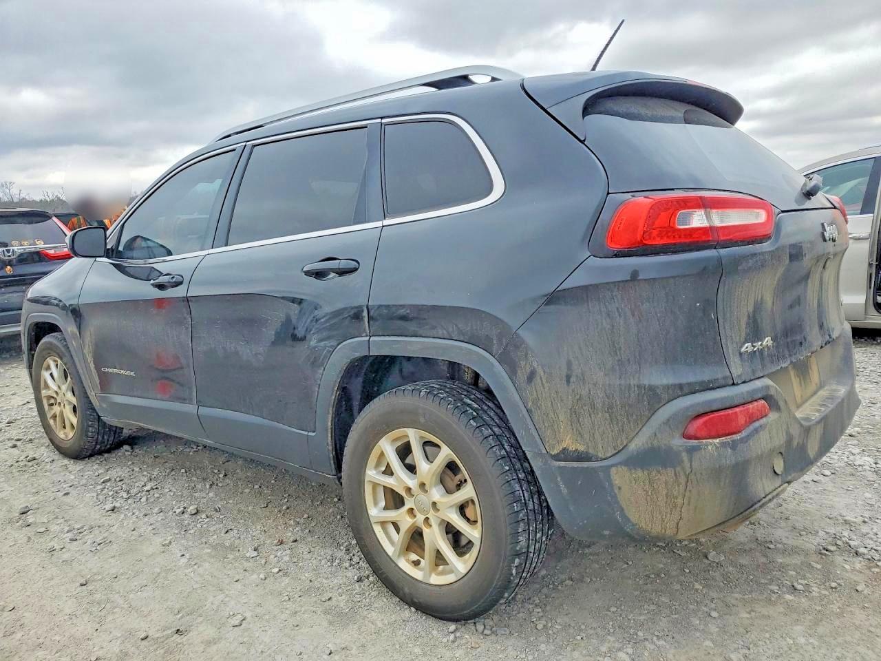 2015 JEEP CHEROKEE LATITUDE photo 3