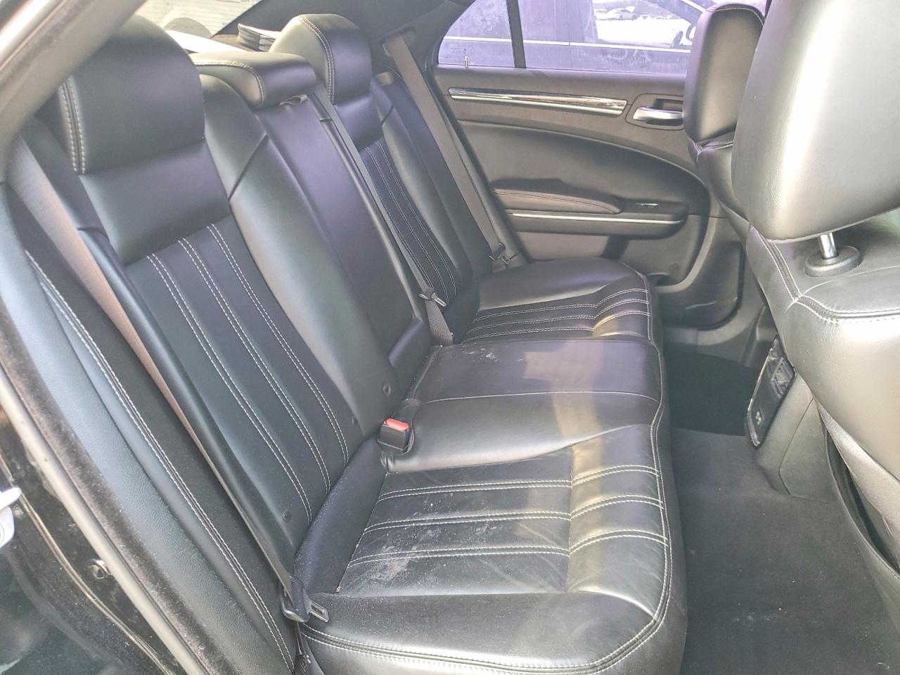 2019 CHRYSLER 300 S photo 19