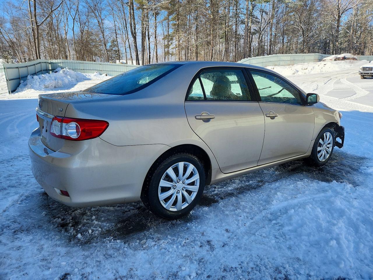 2013 TOYOTA COROLLA LE photo 5