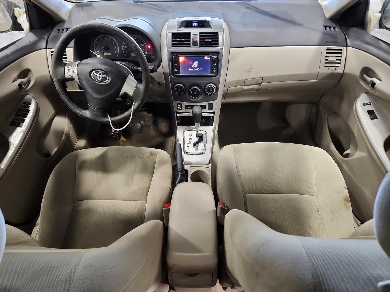 2013 TOYOTA COROLLA LE photo 15