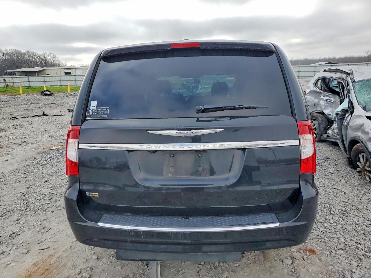 2013 CHRYSLER TOWN & COUNTRY TOURING photo 11